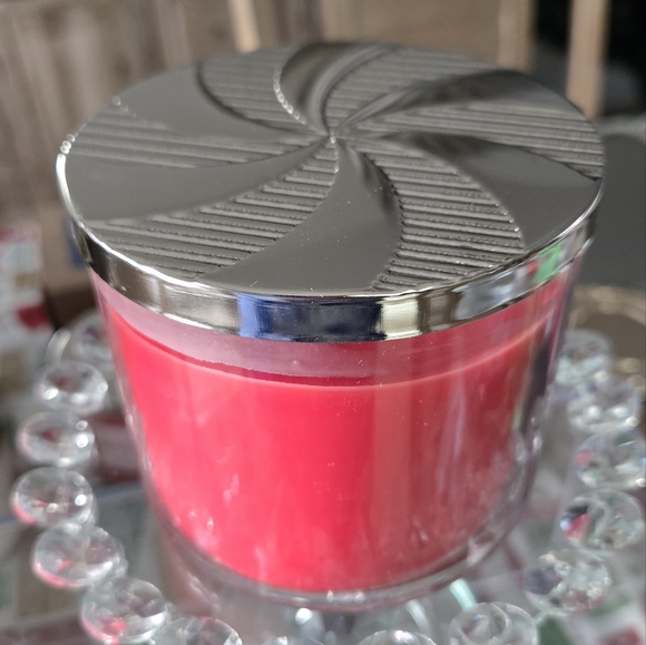 Bath & Body Works HOLIDAY Candle - Picture 5 of 9